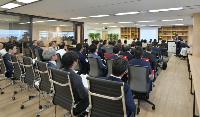 最大40名のセミナーが開催できるイベントスペース